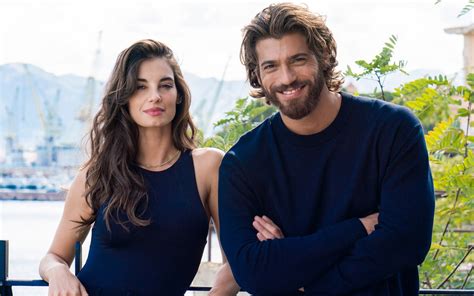 Can Yaman vuelve a Netflix con Viola Come Il Mare。